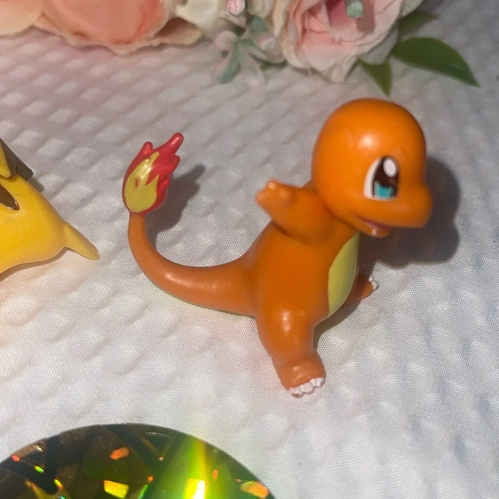 Pokemon Collection 2 - PIKACHU & Charmander Figure Nintendo Go Anime And Coin